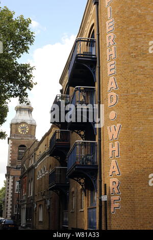 Wapping, London, eine gentrifying Bezirk Stockfoto