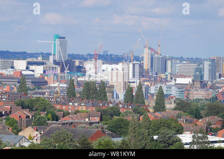 Ein Blick über Leeds aus Leysholme Antrieb im Wortley. Stockfoto