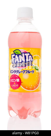 Winneconne, WI - 10. Juli 2019: eine Flasche Fanta Pink Grapefruit limited Edition auf einem isolierten Hintergrund Stockfoto