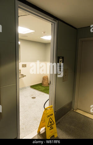 Service Tier/pet-relief Zimmer, Platz am Denver International Airport Terminal B Stockfoto