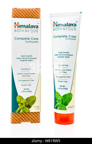 Winneconne, WI - 21 Juli 2019: ein Paket von Himalaya botanique complete care Zahnpasta auf einem isolierten Hintergrund Stockfoto