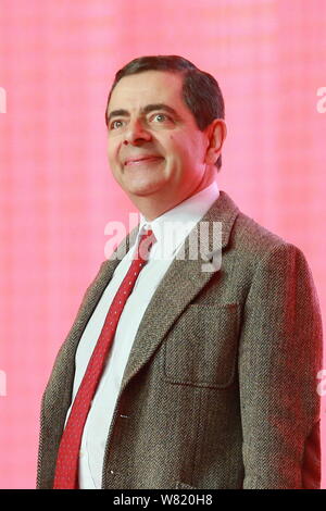 Englisch Schauspieler Rowan Atkinson spielt Mr. Bean während einer Premiere für seinen Film "Top lustige Komiker' in Peking, China, 19. März 2017. Stockfoto