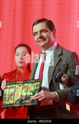 Englisch Schauspieler Rowan Atkinson spielt Mr. Bean während einer Premiere für seinen Film "Top lustige Komiker' in Peking, China, 19. März 2017. Stockfoto