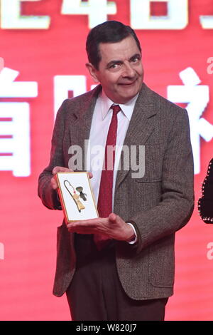 Englisch Schauspieler Rowan Atkinson spielt Mr. Bean während einer Premiere für seinen Film "Top lustige Komiker' in Peking, China, 19. März 2017. Stockfoto