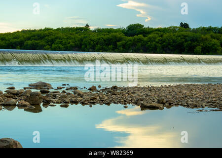 Blick auf das Wehr in Saskatoon, Saskatchewan Kanada Stockfoto