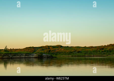 Sonnenuntergang in ländlichen Saskatchewan Kanada entlang der South Saskatchewan River Stockfoto