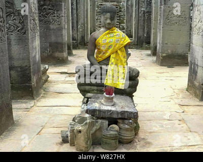 Ein Buddha Statue in einem Korridor von bayon Tempel Stockfoto