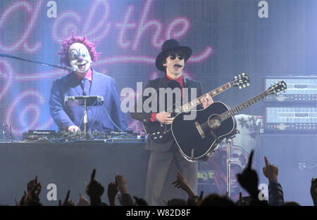 Mitglieder der japanischen Band Sekai No Owari während eines Konzerts in Taipei, Taiwan, 25. Februar 2017 ausführen. Stockfoto