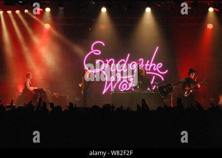 Mitglieder der japanischen Band Sekai No Owari während eines Konzerts in Taipei, Taiwan, 25. Februar 2017 ausführen. Stockfoto