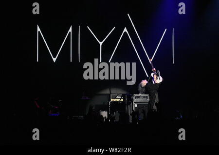 Japanische Sänger und Schauspieler Takamasa Ishihara, besser bekannt unter seinem Künstlernamen Miyavi bekannt, der während eines Konzerts in Taipei, Taiwan, 26. Februar 2017. Stockfoto