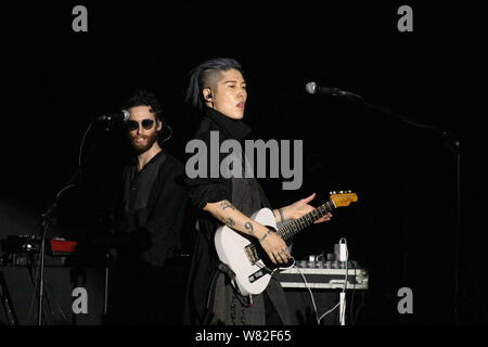 Japanische Sänger und Schauspieler Takamasa Ishihara, besser bekannt unter seinem Künstlernamen Miyavi bekannt, der während eines Konzerts in Taipei, Taiwan, 26. Februar 2017. Stockfoto