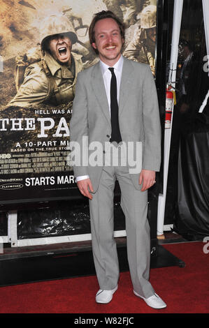 LOS ANGELES, Ca. 24. Februar 2010: Tom Budge an der Premiere seines neuen HBO-Miniserie "Pacific" am Grauman's Chinese Theater, Hollywood. © 2010 Paul Smith/Featureflash Stockfoto