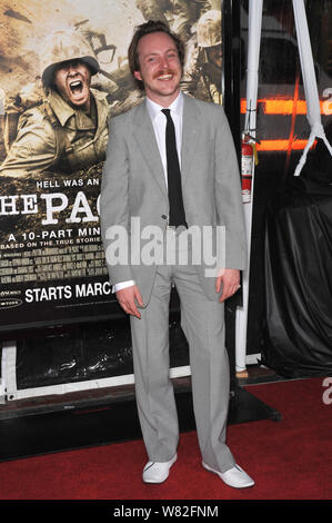 LOS ANGELES, Ca. 24. Februar 2010: Tom Budge an der Premiere seines neuen HBO-Miniserie "Pacific" am Grauman's Chinese Theater, Hollywood. © 2010 Paul Smith/Featureflash Stockfoto