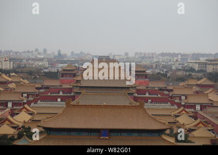 Dieser zusammengesetzte Foto zeigt den Palast Museum, auch als die Verbotene Stadt an einem bewölkten Tag in Peking, China, bekannt, 16. Februar 2017. Stockfoto