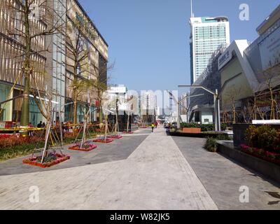 Blick auf einer fast leeren Straße vor dem Chinesischen Neujahrsfest, auch Frühlingsfest, in Shenzhen City, South China Hainan Provinz, 26 J bekannt Stockfoto