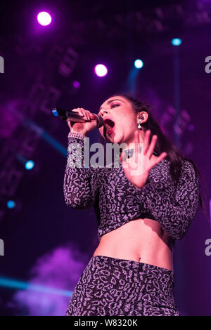 Englische Sängerin Charlotte Emma Aitchison, besser bekannt unter ihrem Künstlernamen Charli XCX bekannt, führt während der Spring Festival Gala der Jiahao Gruppe in Sh Stockfoto