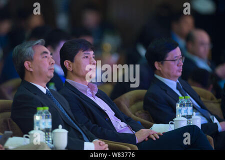 Robin Li Yanhong, Mitte, Vorsitzender und CEO von Baidu, besucht die 2016 chinesischen kulturellen Industrie Gipfel, auch die erste Kultur Festival der Kreativität Stockfoto
