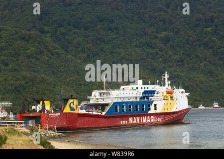 PUERTO CHACABUCO, CHILE - 16. FEBRUAR 2016: Fähre der Navimag Unternehmen in Puerto Chacabuco am Kopf der Aisen fjord Region Aysen, Chile Stockfoto