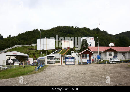 PUERTO CHACABUCO, CHILE - 16. FEBRUAR 2016: Copec anlage Lagerung flüssiger Kraftstoff in Puerto Chacabuco, Aysen Region im chilenischen Patagonien Stockfoto