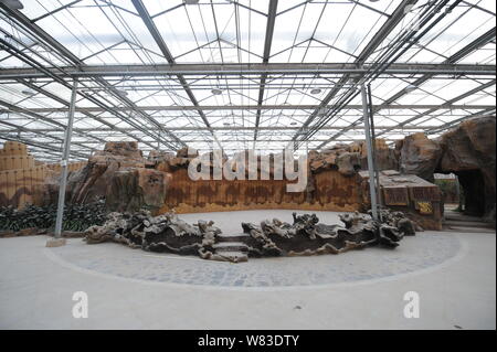 Blick auf ein Hallenbad Smog- Garten, der von einem Bergwerk in Qixian Grafschaft errichtet, Jinzhong City, North China Provinz Shanxi, 9. Dezember 2016. Eine co Stockfoto