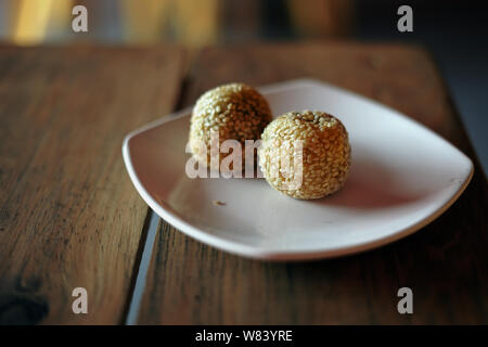 Onde onde wijen oder Sesamsamen Kugeln, traditionelle Indonesien Kuchen Stockfoto