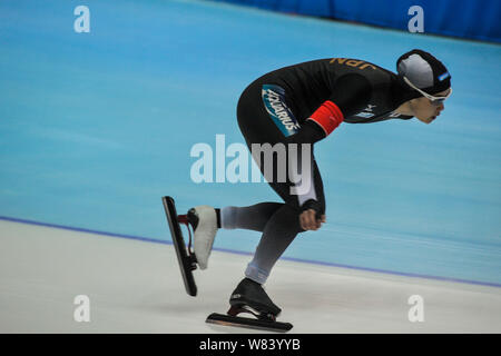 Arisa gehen von Japan konkurriert im 1000 m Damen Abteilung B während der ISU-Weltcup Eisschnelllauf Wettbewerb in der Stadt Harbin, im Nordosten Chinas Heilong Stockfoto