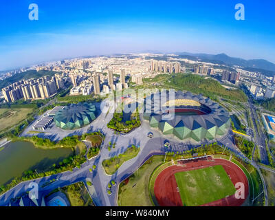 Luftaufnahme der Shenzhen Universiade Sportzentrum Stadion in Shenzhen, der südchinesischen Provinz Guangdong, am 14. April 2015. China's Asset bubbl Stockfoto