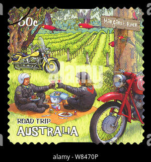 Australien - ca. 2012: einen Stempel in Australien gedruckt die Straße Reise gewidmet, zeigt Picknick am Margaret River, Australien, ca. 2012 Stockfoto