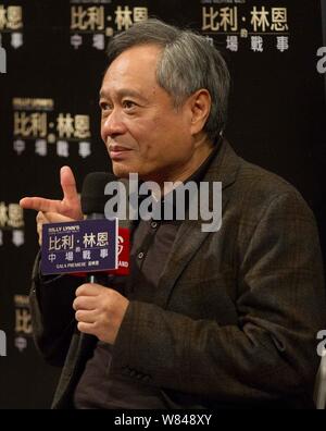 Der Taiwanesische Regisseur Ang Lee spricht während einer Werbeveranstaltung für seinen neuen Film 'Billy Lynn's lange Halbzeit Walk" in Hongkong, China, 9. November 2016. Stockfoto