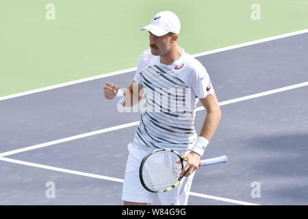 Steve Johnson der Vereinigten Staaten reagiert, nachdem Sie gegen Martin Klizan der Slowakei in das erste Spiel der männlichen Singles während der 2016 Sh Stockfoto