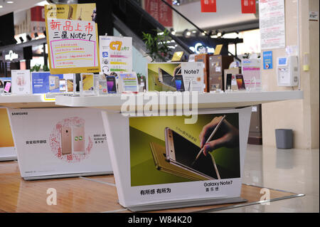 ---- Samsung Galaxy 7 Smartphones für den Verkauf in einem Geschäft in der Stadt Chengdu, Provinz Sichuan im Südwesten Chinas, 13. September 2016. Die zivilen Stockfoto