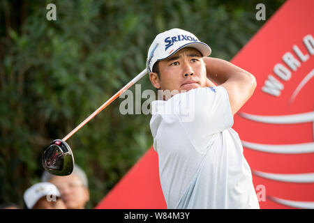 Hideki Matsuyama in Japan spielt ein Treffer in der letzten Runde der 2016 WGC-HSBC Champions Golf Turnier in Shanghai, China, 30. Oktober 2016. Hid Stockfoto