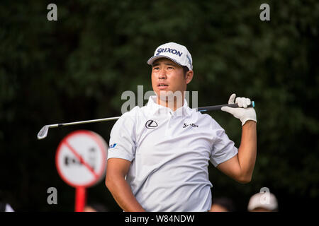 Hideki Matsuyama in Japan spielt ein Treffer in der letzten Runde der 2016 WGC-HSBC Champions Golf Turnier in Shanghai, China, 30. Oktober 2016. Hid Stockfoto