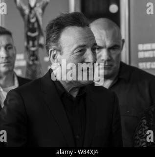 Asbury Park, NJ - 7. August 2019: Bruce Springsteen besucht Premiere von 'Im Licht' bei Paramount Theater Blind Stockfoto