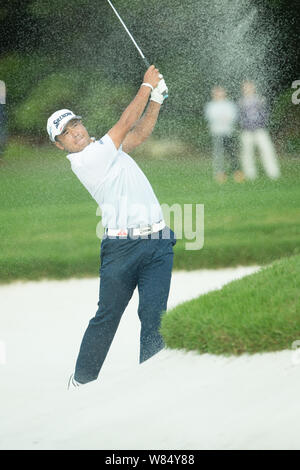 Hideki Matsuyama in Japan spielt ein Treffer in der letzten Runde der 2016 WGC-HSBC Champions Golf Turnier in Shanghai, China, 30. Oktober 2016. Hid Stockfoto