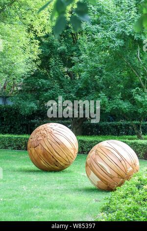 Anzeigen von Skulpturen in Shanghai Jing An internationale Skulptur Projekt in Shanghai, China, 21. September 2016. Die 2016 Jing'an Internationalen Scu Stockfoto