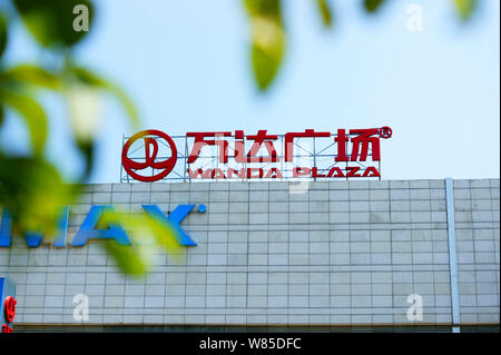 ---- Blick auf ein Schild an einem Wanda Plaza in Kunshan City, der Provinz Hubei in Zentralchina, 28. August 2016. Chinesischen Mischkonzern Dalian Wanda Grou Stockfoto