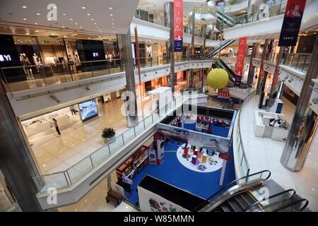 Ein Blick auf die leere Citic Square Luxus Shopping Mall in Shanghai, China, 20. September 2016. China's protzen auf Gebäude Einkaufszentren führen Stockfoto