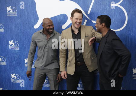 (Lassen Sie), US-amerikanischer Schauspieler Denzel Washington, Schauspieler Chris Pratt und Antoine Fuqua einer Pressekonferenz für ihren Film "Die glorreichen Sieben" du teilnehmen Stockfoto