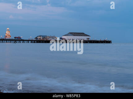 Einbruch in den Pier und Helter Skelter Clacton-on-Sea Essex England UK. Juli 2019 Stockfoto