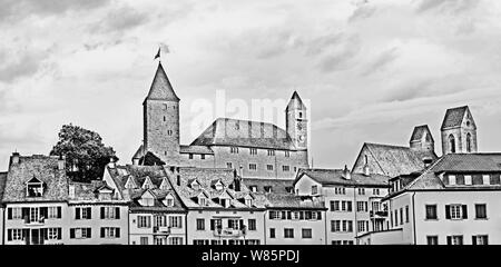 Rapperswil SG/Schweiz - 3. August 2019: Skyline auf das Schloss und die historische Altstadt von Rapperswil Stockfoto