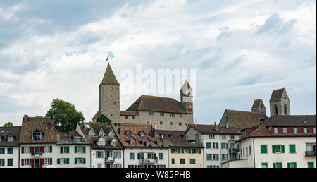 Rapperswil SG/Schweiz - 3. August 2019: Skyline auf das Schloss und die historische Altstadt von Rapperswil Stockfoto