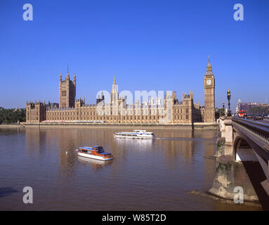 Der Palace of Westminster (Houses of Parliament) über der Themse, City of Westminster, London, England, Vereinigtes Königreich Stockfoto