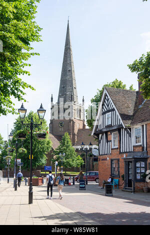 St Alphege Pfarrkirche aus Solihull High Street, Solihull, West Midlands, England, Vereinigtes Königreich Stockfoto