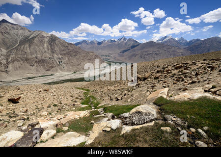 Blick auf den Wakhan Valley in der Pamir Gebirge auf dem weißen Hindukusch in Afghanistan, Tadschikistan, Zentralasien Stockfoto