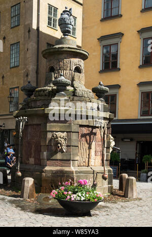 Stockholm Schweden. Der Brunnen als "Großen Platz" von 1778 bekannt. Stortorget Sq., als die Altstadt oder Gama Stans bekannt. Stockfoto