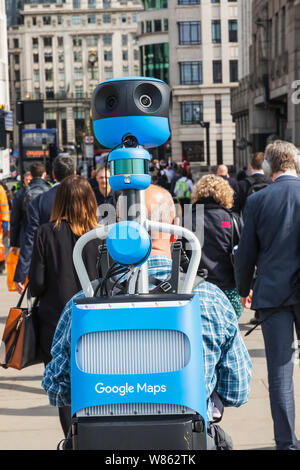 England, London, Mann, der 360°-Kamera für Google Street Level Mapping Stockfoto