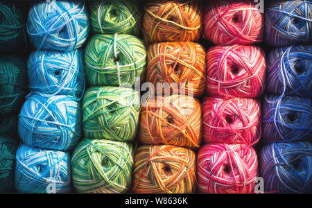 Colorful threads. Selection of colorful yarn wool on shopfront. Knitting background, a lot of balls. Knitting yarn for handmade winter clothes. Stockfoto