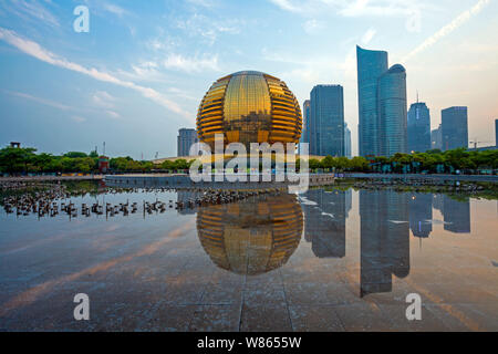 Skyline der InterContinental Hotel Hangzhou, Mitte und anderen Gebäuden in qianjiang neue Stadt in Hangzhou City, East China Zhejiang provinz, 13. Stockfoto