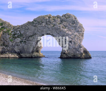 Durdle Door Kalkstein Arch, in der Nähe von Lulworth, Dorset, England, Vereinigtes Königreich Stockfoto